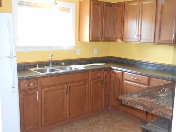4th image of 417 1/2 Henderson Ave