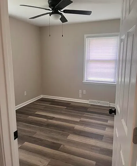 907 Dixiana Dr — Photo 11