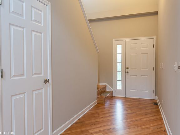 2nd image of 170 Island Ct