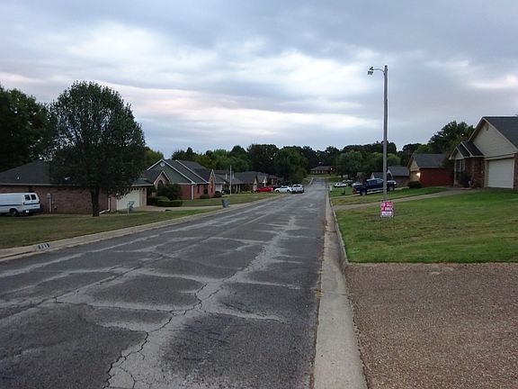 4th image of 704 Northview Dr