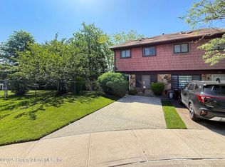 32 Sutton Pl, Staten Island, NY