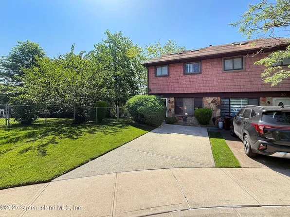 32 Sutton Pl, Staten Island, NY 10312