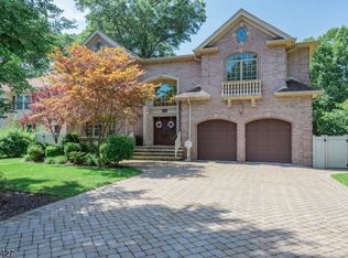 13 Clauss Ave, Paramus, NJ 07652