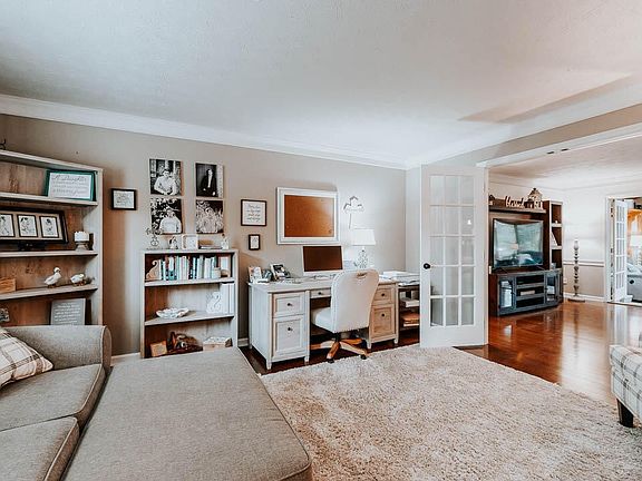 5th image of 320 Fruitwood Ln