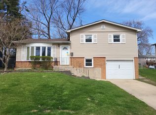 5660 Dover Rd, Evergreen Park, IL 60452