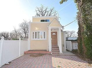 8080 Cypress Ave, Glendale, NY 11385