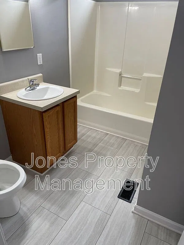 2 bed, 1.0 bath, 800 sqft, $1,195 — Photo 4