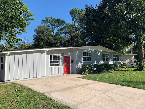 3rd image of 3113 Holly Berry Ln