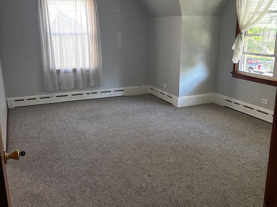 1st image of 5428 W Sunnyside Ave #2