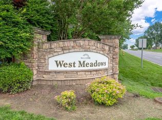 6815 Hanesbrook Cir #103, Clemmons, NC 27012
