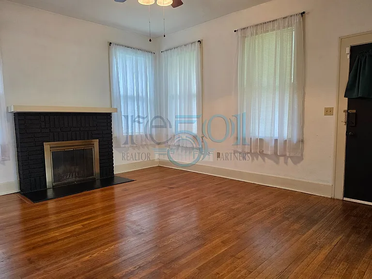 301 W 5th St — Photo 2
