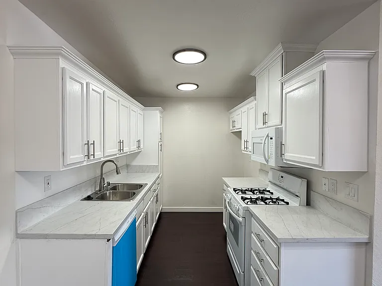 4815 Kester Ave #7 — Photo 3