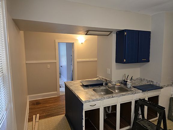 4th image of 2100 Park Ave #1