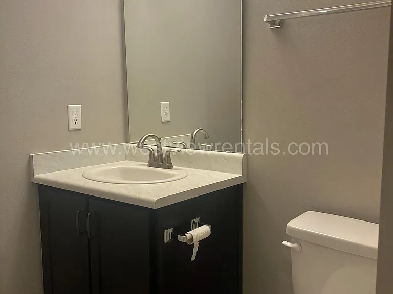 203 E Laurel St — Photo 224