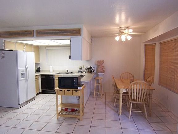 Nice Kitchen & Eating Area