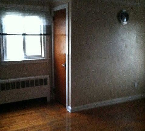 5th image of 154 E 2nd St
