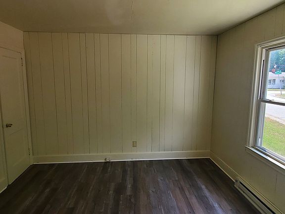 5th image of 2400 Maywood St