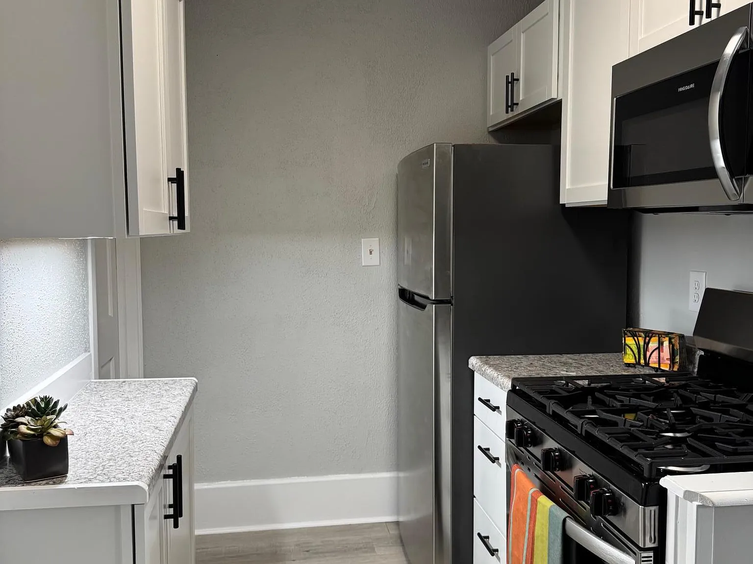 1 bed, 1.0 bath, 800 sqft, $1,950 — Photo 3