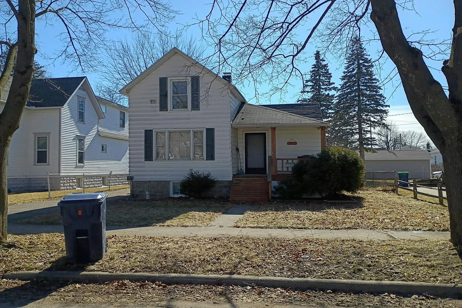 1910 2nd St photo 1