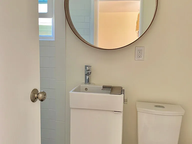 Bathroom sink
