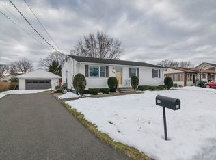 25 Freedom St, Chicopee, MA 01013