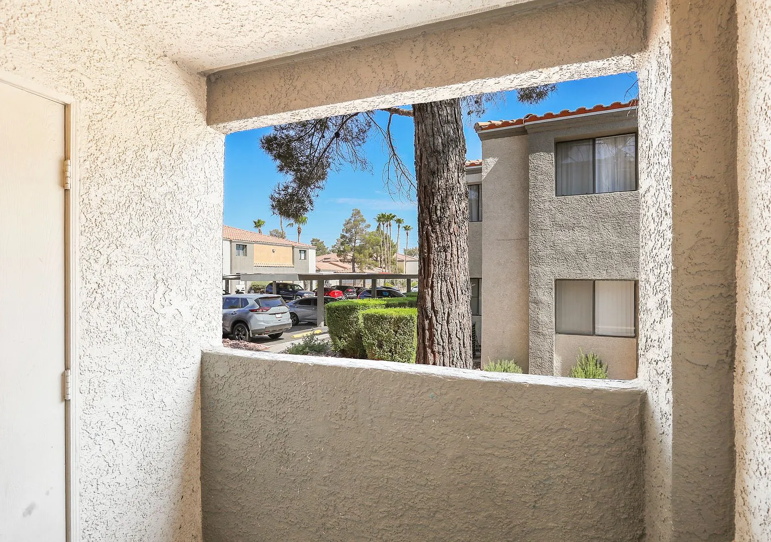 Great 1st Floor 1 Bed, 1 Bath, Condo In The Desirable Desert Shores Community — Photo 3