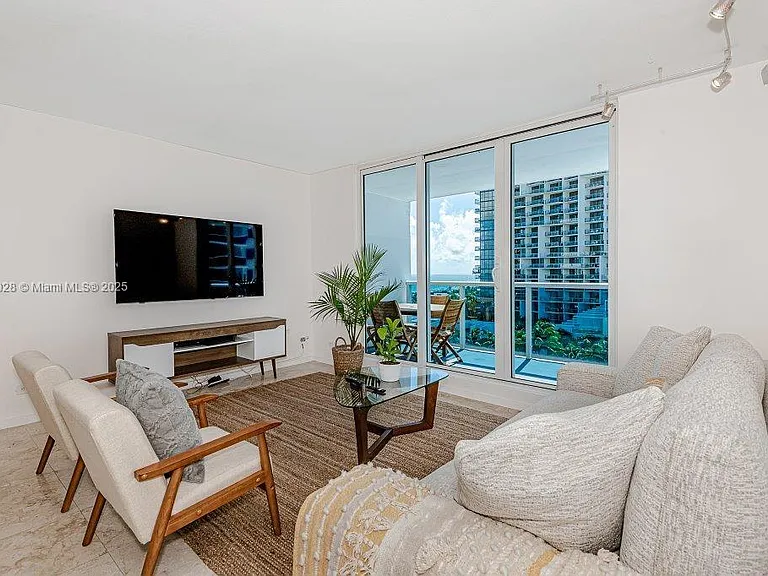 2301 Collins Ave #705 — Photo 3