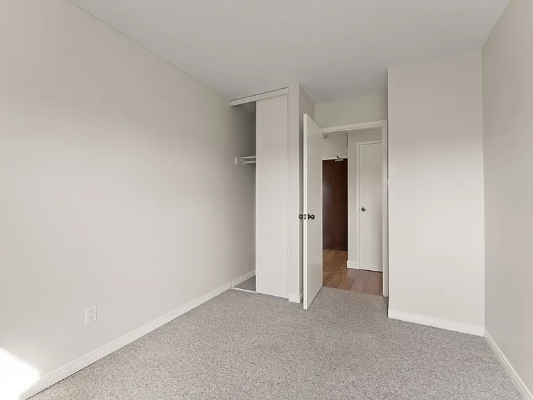 795 Grand Ave W — Photo 11