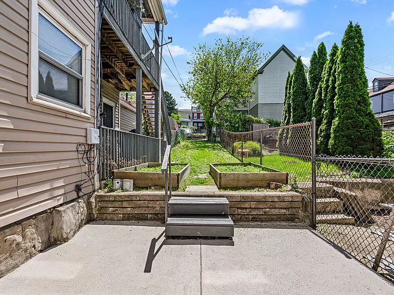 343 Ella St — Photo 13