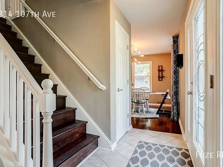 314 107th Ave NE — Photo 3