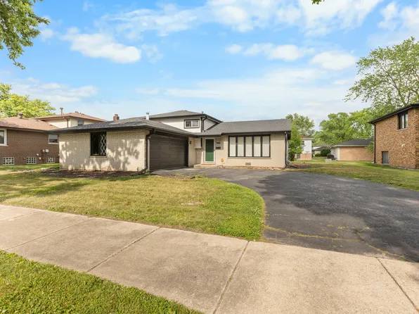 225 S Willow St, Glenwood, IL 60425