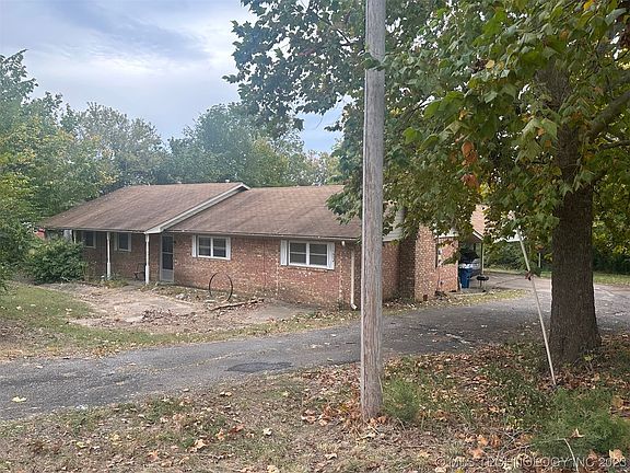 2nd image of 1602 E Main St