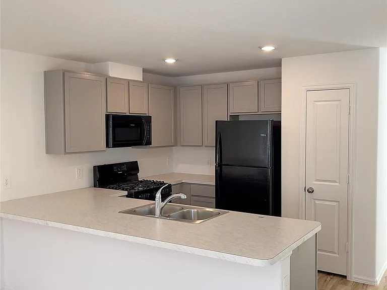 21811 Hickory Springs Ct — Photo 4