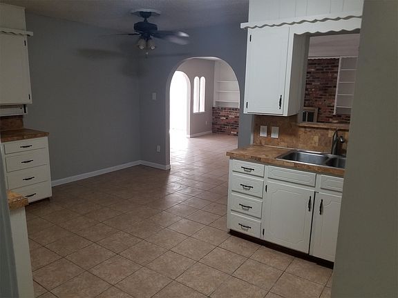 3rd image of 3460 Edith Ln