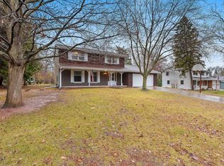 940 Pine Ridge Dr, Green Bay, WI 54311