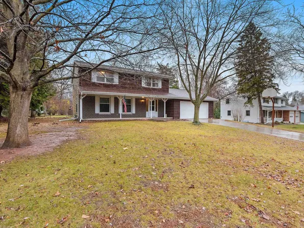 940 Pine Ridge Dr, Green Bay, WI 54311