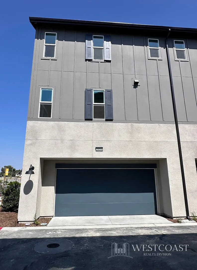 Modern Eastvale Home with Solar, EV Battery Backup & Resort-Style HOA Amenities — Photo 2
