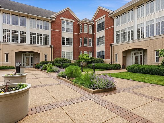 2nd image of 1219 Crescent Pl APT 2D