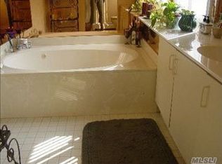 91 Annandale Rd, Commack, NY 11725