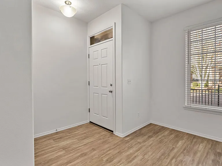 1611 SW San Mateo Ter — Photo 12
