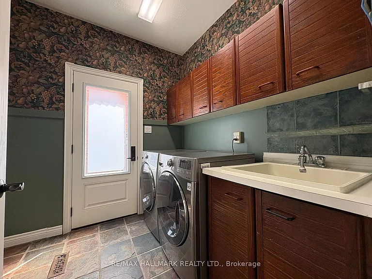 34 Theobalds Cir — Photo 5