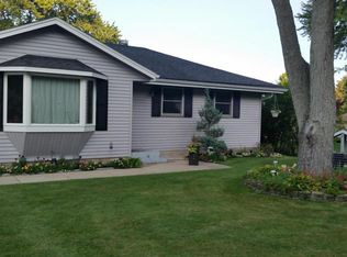 2405 Cedar Dr, Burlington, WI