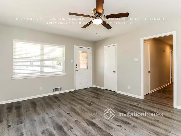 310 E Huitt Ln — Photo 2