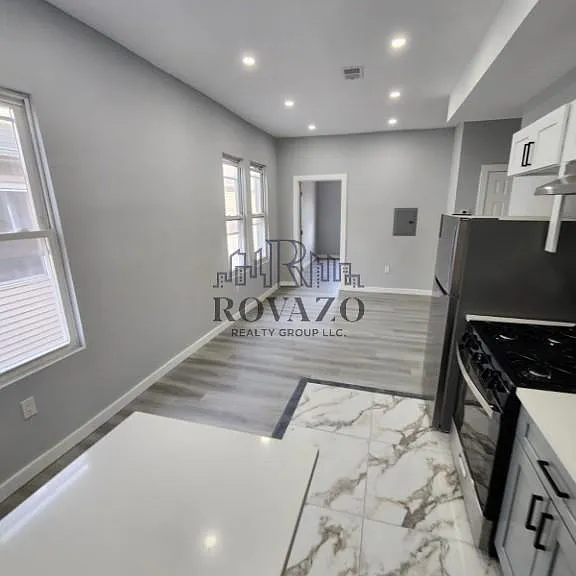 352 S 10th St #2 — Photo 6