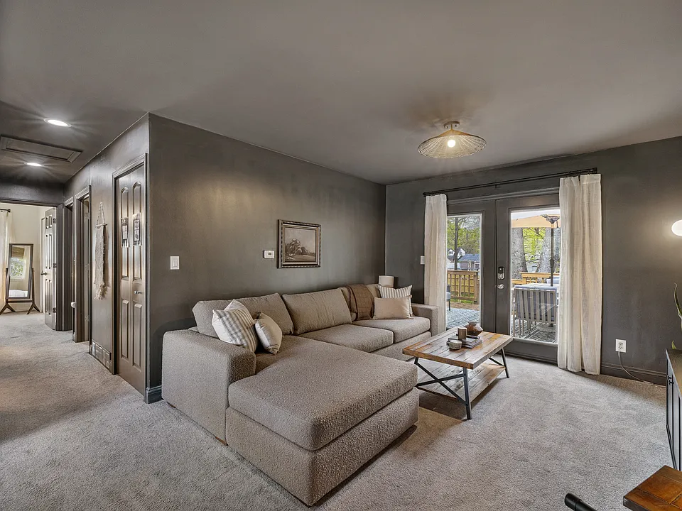 11166 Riverview Dr