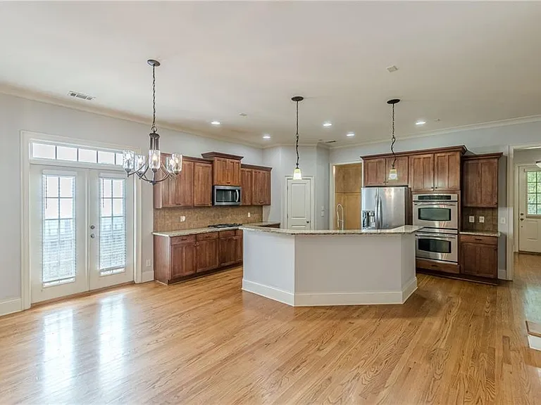 1645 Woodward Way — Photo 31