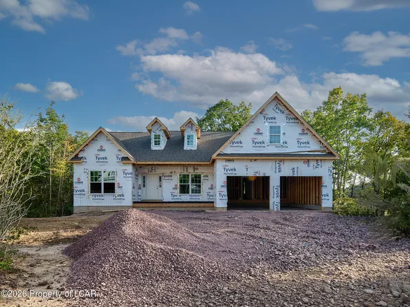 633 W Oak Ln, White Haven, PA 18661
