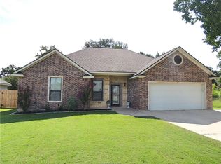 719 N Sharp St, Franklin, TX 77856