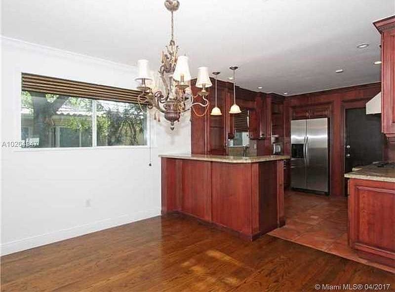 1st image of 930 Aguero Ave