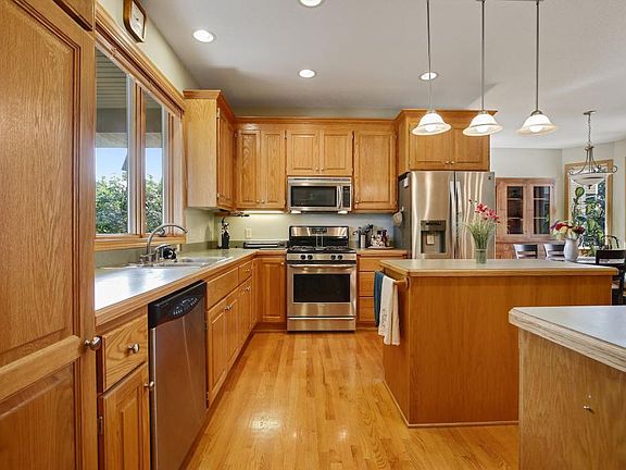 5th image of 2649 116th Ave NE